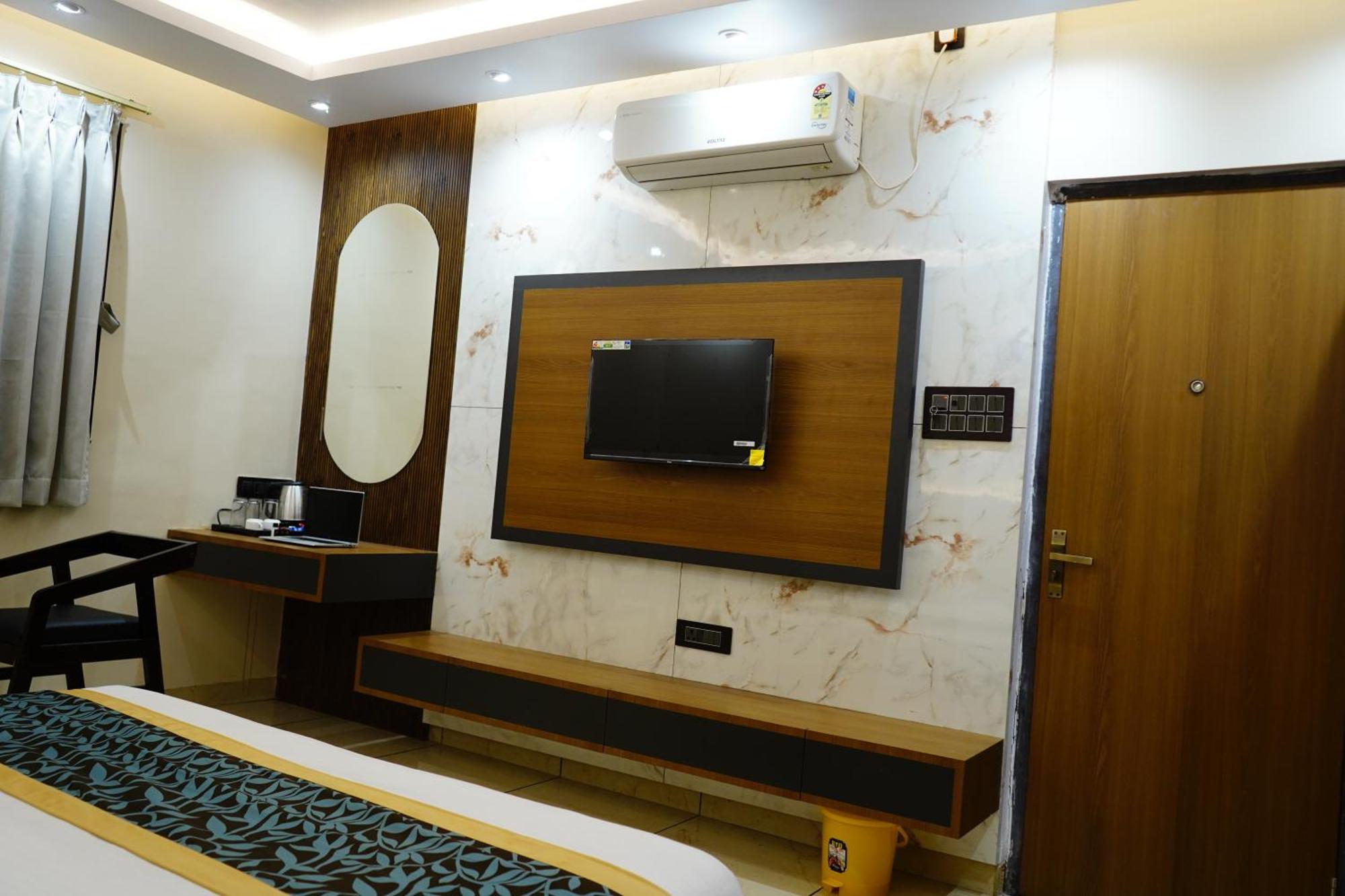 Hotel Shakuntla Palace - 400 Meters Away From Vishnu Pad Temple 7 Mins Walk Gaya Exterior photo