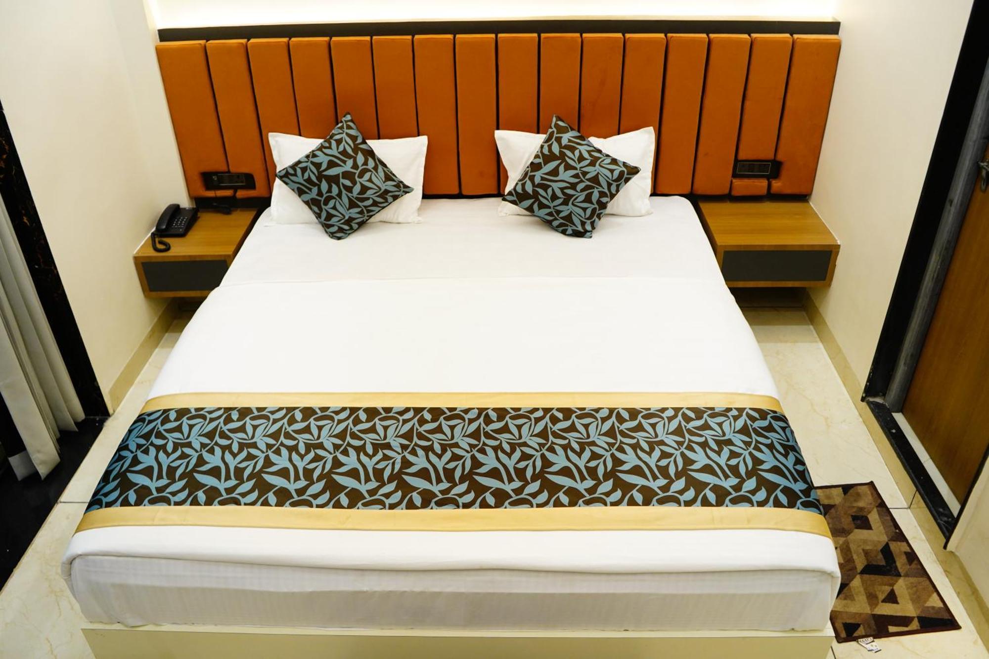 Hotel Shakuntla Palace - 400 Meters Away From Vishnu Pad Temple 7 Mins Walk Gaya Exterior photo