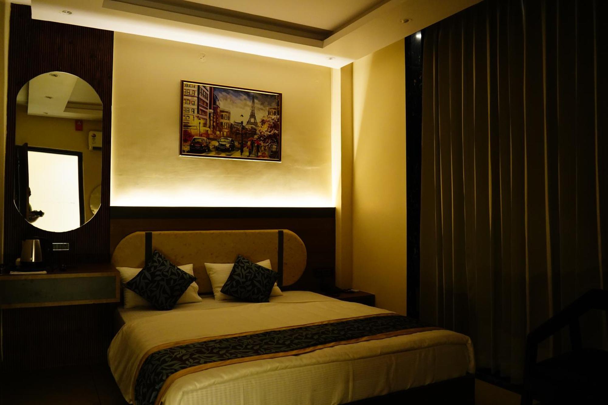 Hotel Shakuntla Palace - 400 Meters Away From Vishnu Pad Temple 7 Mins Walk Gaya Exterior photo