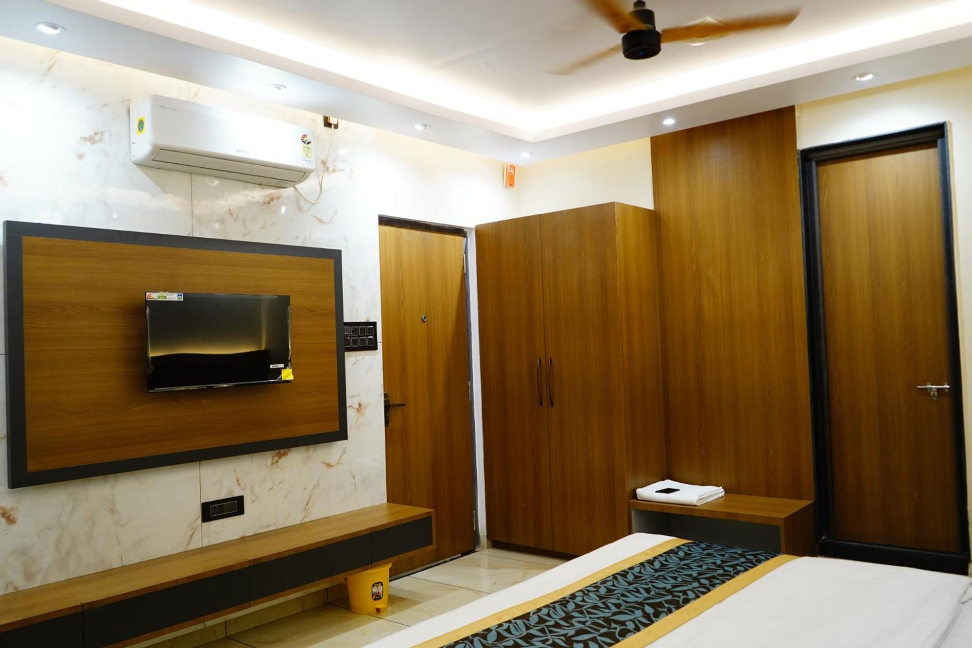 Hotel Shakuntla Palace - 400 Meters Away From Vishnu Pad Temple 7 Mins Walk Gaya Exterior photo