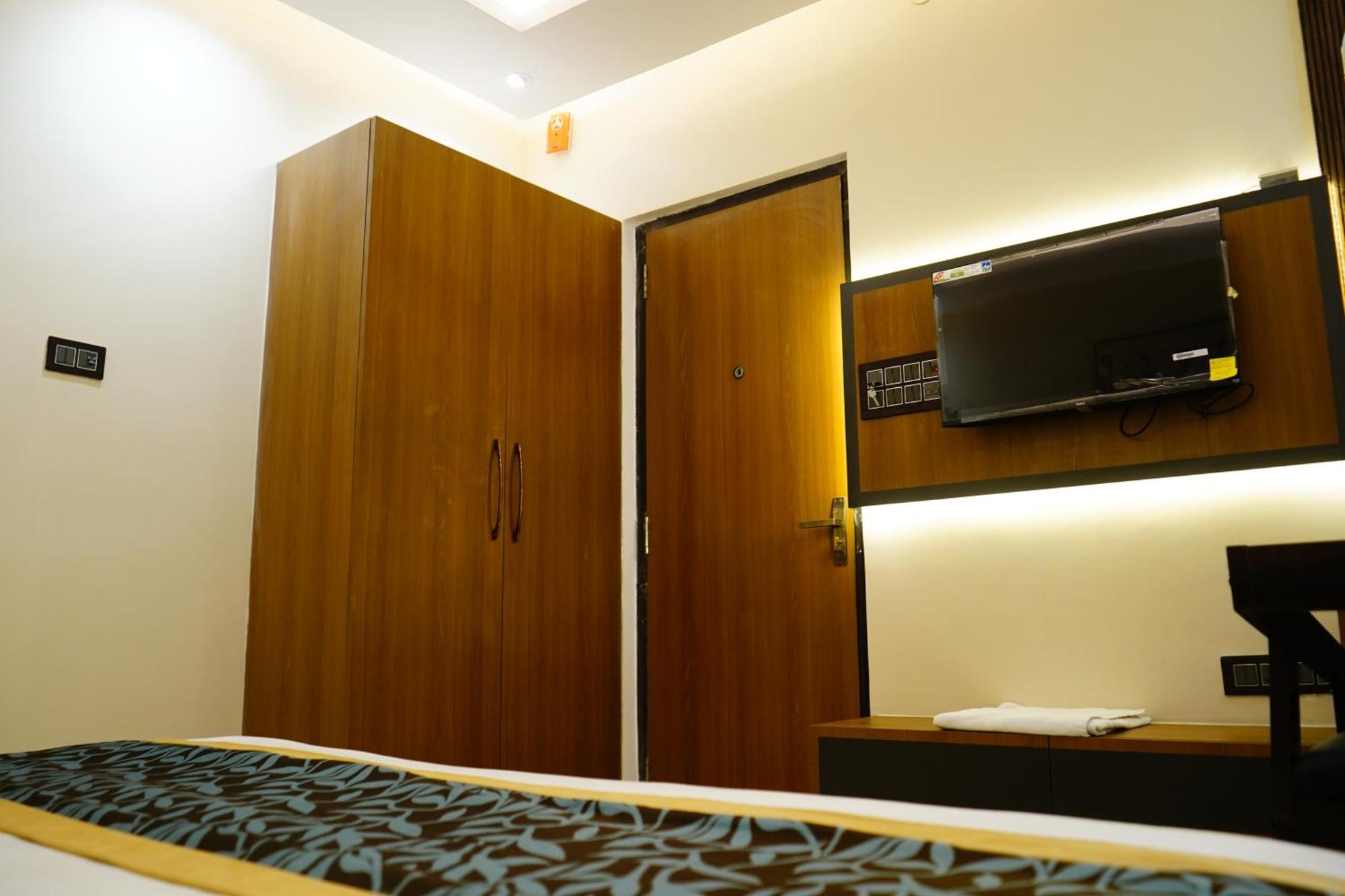 Hotel Shakuntla Palace - 400 Meters Away From Vishnu Pad Temple 7 Mins Walk Gaya Exterior photo