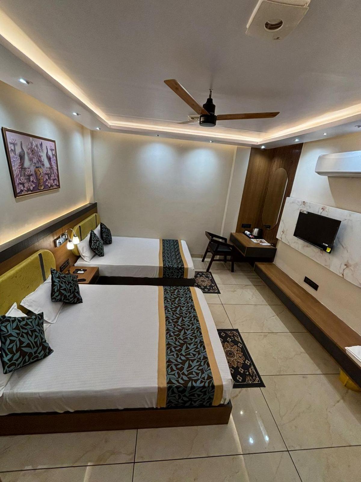 Hotel Shakuntla Palace - 400 Meters Away From Vishnu Pad Temple 7 Mins Walk Gaya Exterior photo