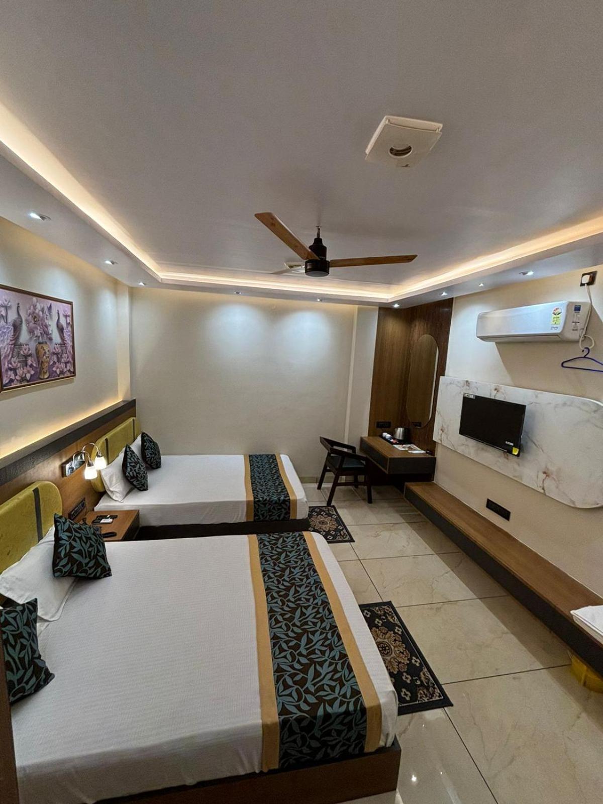 Hotel Shakuntla Palace - 400 Meters Away From Vishnu Pad Temple 7 Mins Walk Gaya Exterior photo